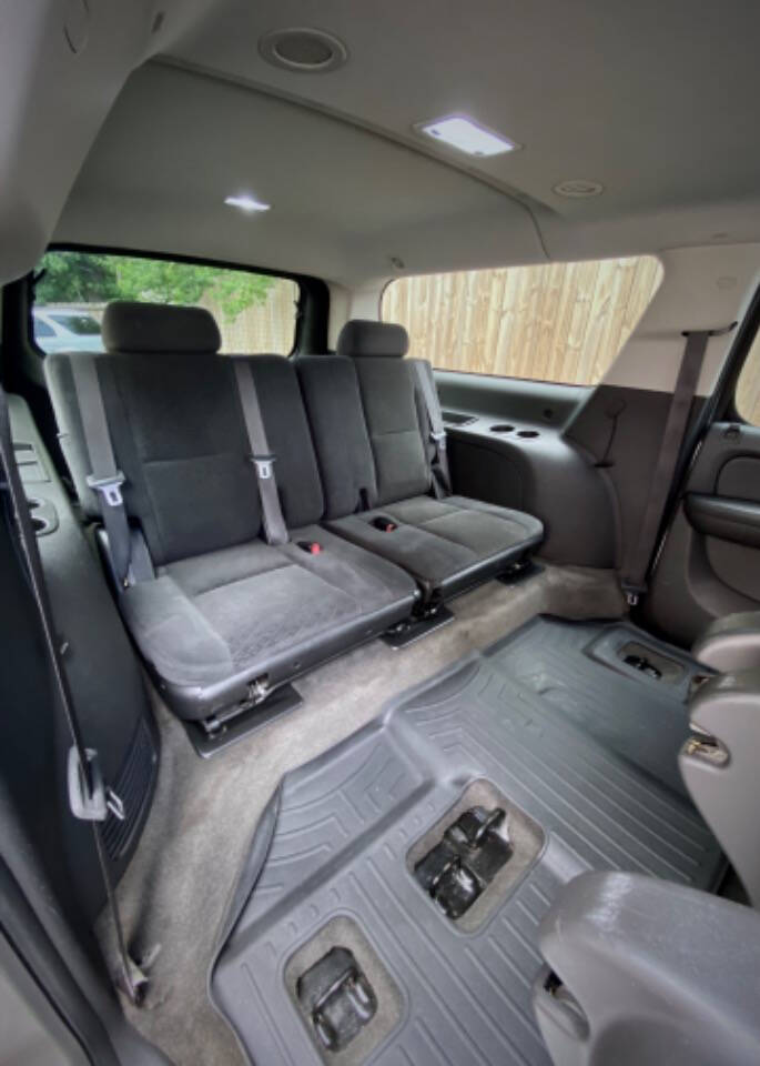 2008 Chevrolet Suburban 32