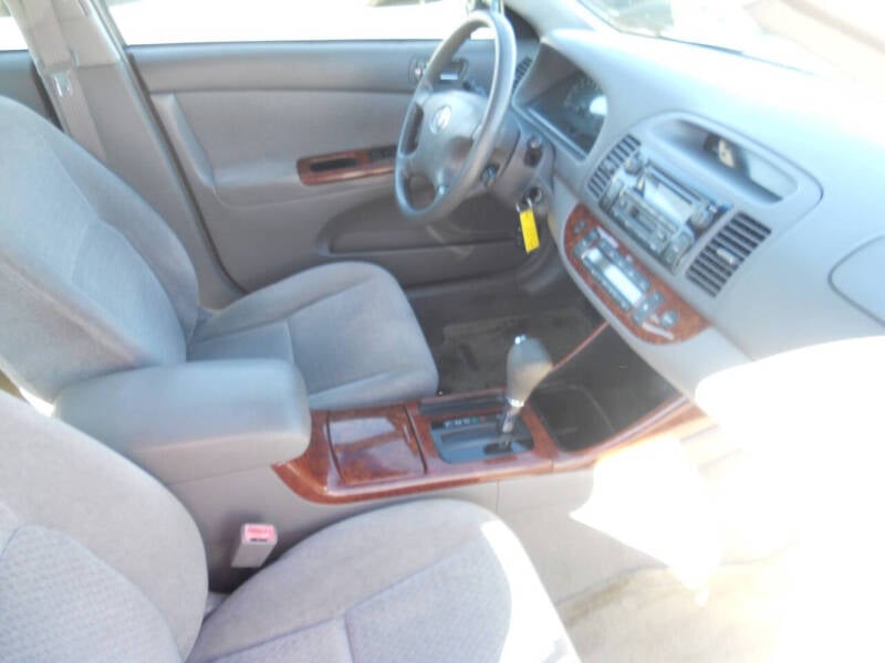 2002 Toyota Camry XLE photo 23