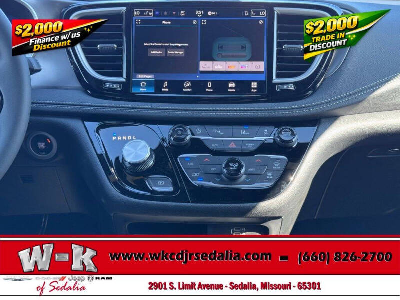 2026 Chrysler Pacifica Select