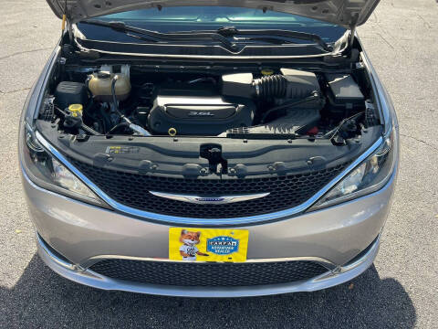 2017 Chrysler Pacifica Touring-L