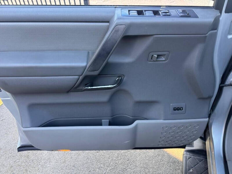 2004 Nissan Armada LE