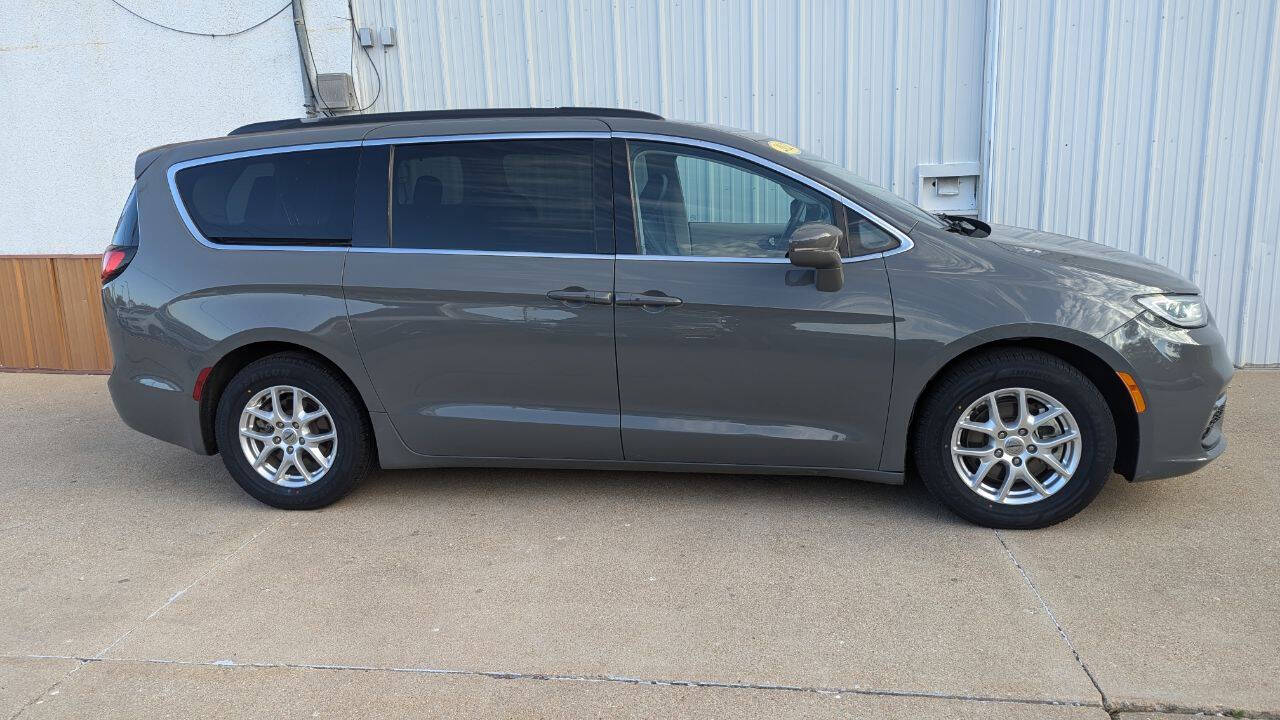 2022 Chrysler Pacifica Touring L 4dr Mini Van 