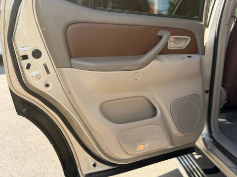 2005 Toyota Sequoia SR5