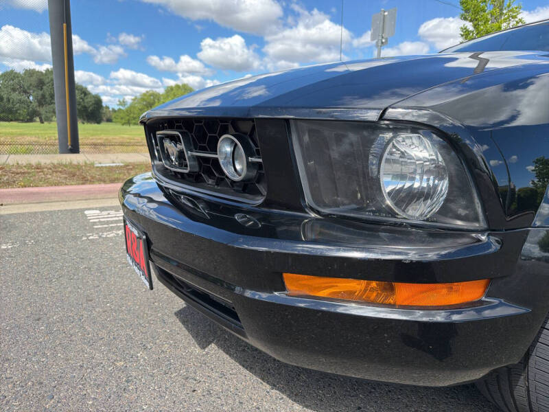 2007 Ford Mustang V6 Deluxe