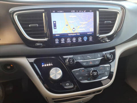 2017 Chrysler Pacifica Touring-L