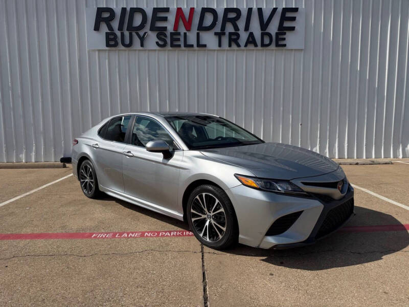 2020 Toyota Camry SE