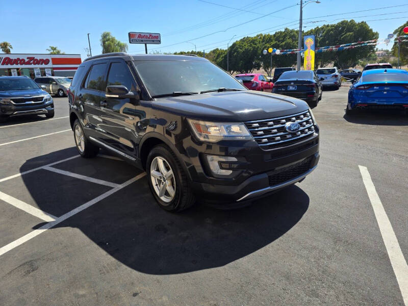 2017 Ford Explorer XLT photo 3