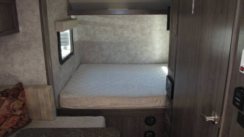 2018 Winnebago 1790 W/Slideout