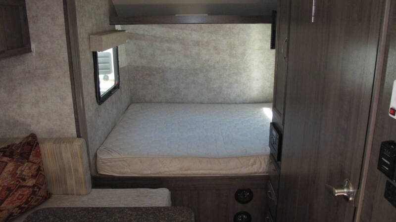 2018 Winnebago 1790 W/Slideout