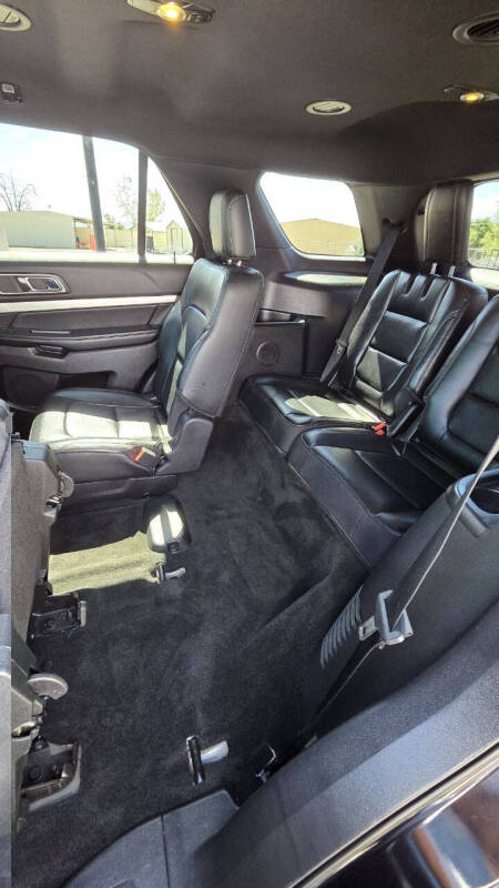 2017 Ford Explorer XLT - Photo 14