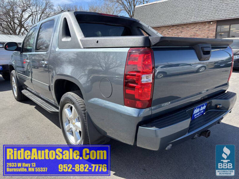 2011 Chevrolet Avalanche LS