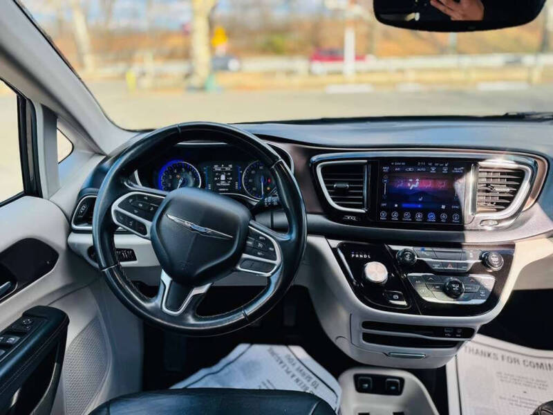 2017 Chrysler Pacifica Touring-L