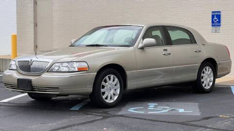 2009 Lincoln Town Car for sale at Carland Auto Sales INC. in Portsmouth VA