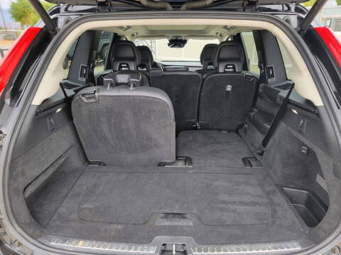 2017 Volvo XC90 T6 Momentum