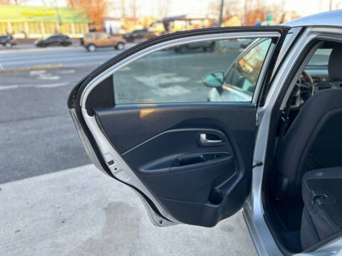 2015 Kia Rio 5-Door LX