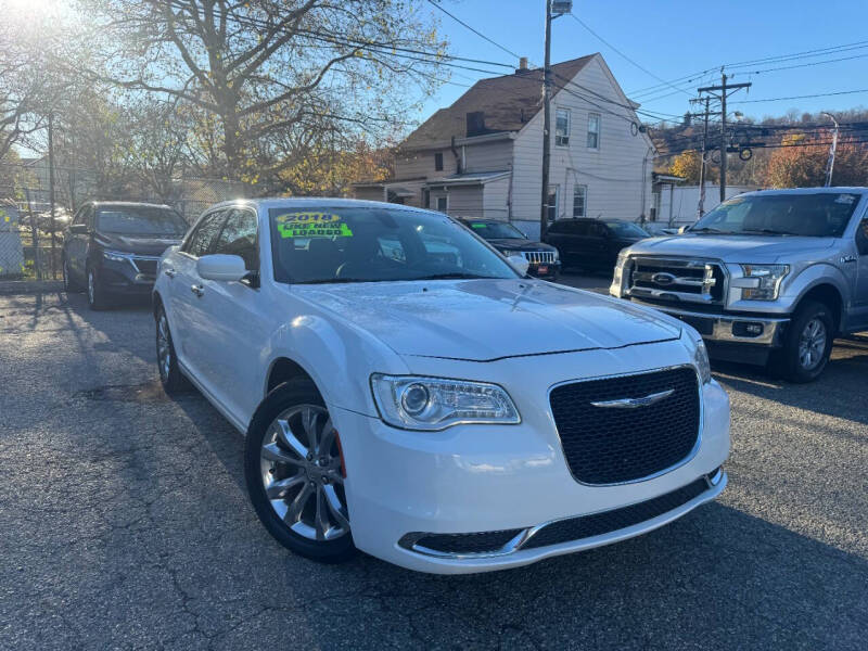 Chrysler 300's photo