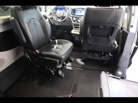 2022 Chrysler Pacifica Touring L