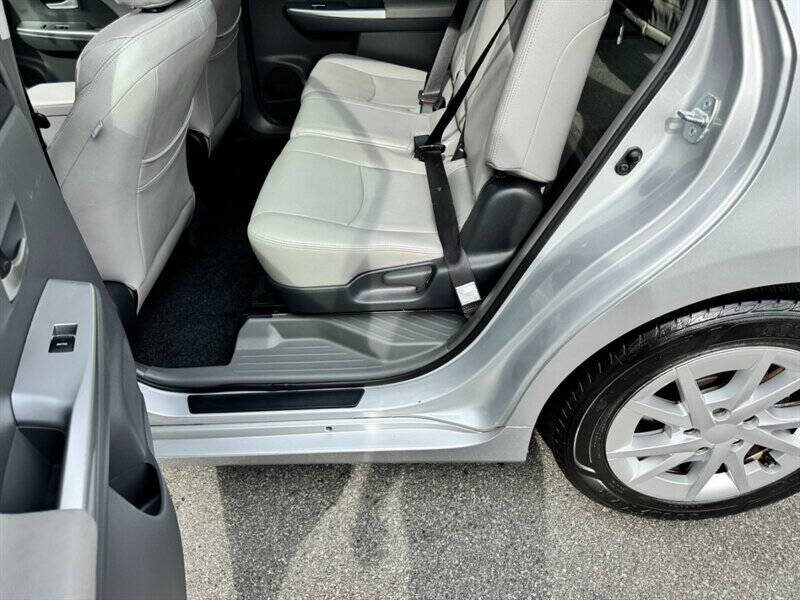 2014 Toyota Prius v Two