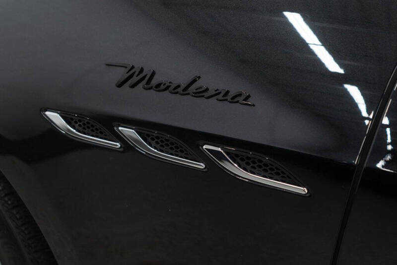 2022 Maserati Ghibli Modena Q4