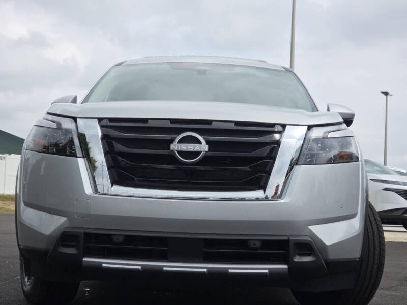 2025 Nissan Pathfinder SL