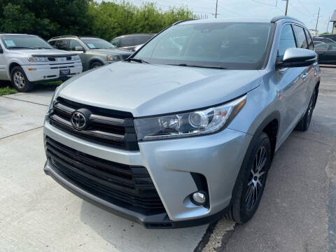 2017 Toyota Highlander for sale at Lewis Blvd Auto Sales in Sioux City IA