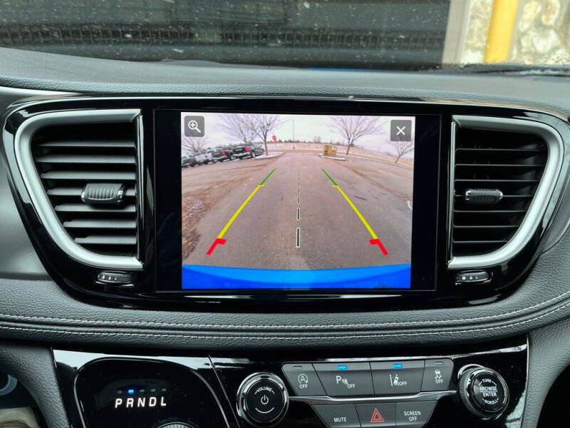 2026 Chrysler Pacifica Select