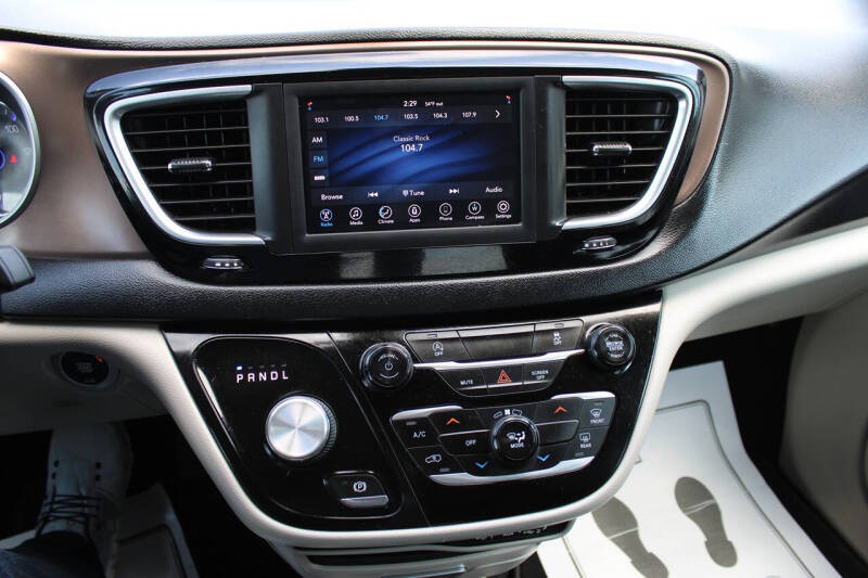 2021 Chrysler Voyager LXi