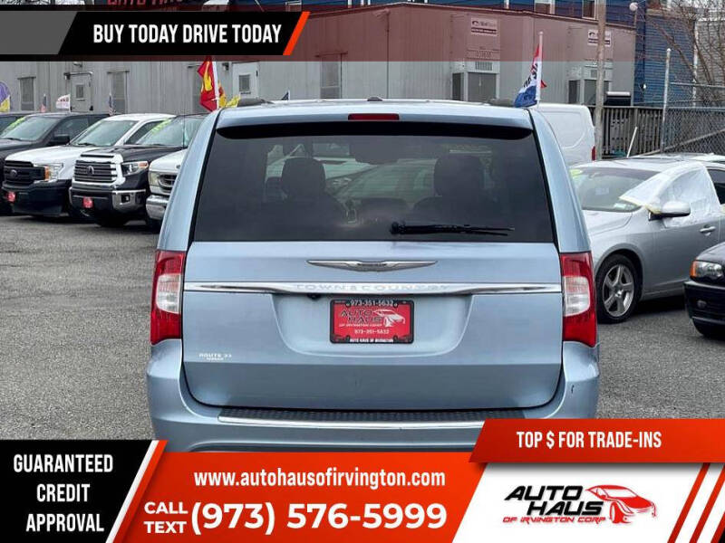 2013 Chrysler Town and Country Touring-L