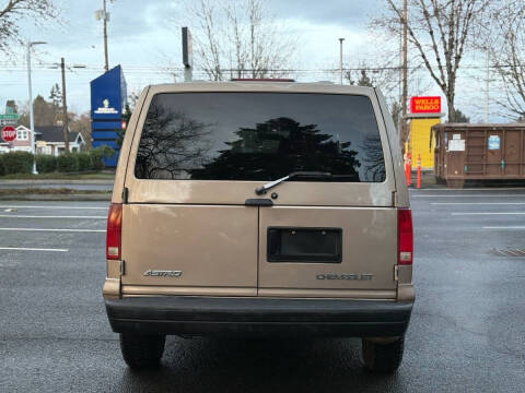 2003 Chevrolet Astro LT