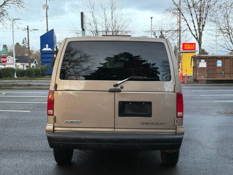 2003 Chevrolet Astro LT