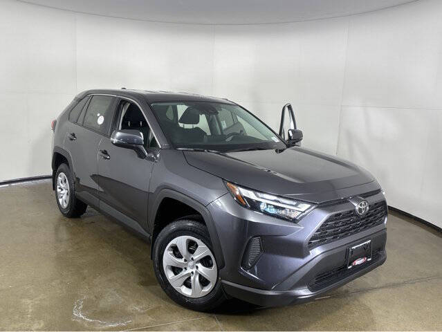 2025 Toyota RAV4 LE's photo