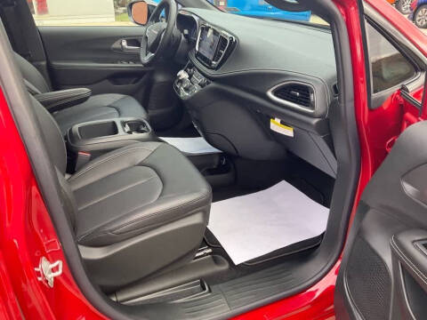 2026 Chrysler Pacifica Select