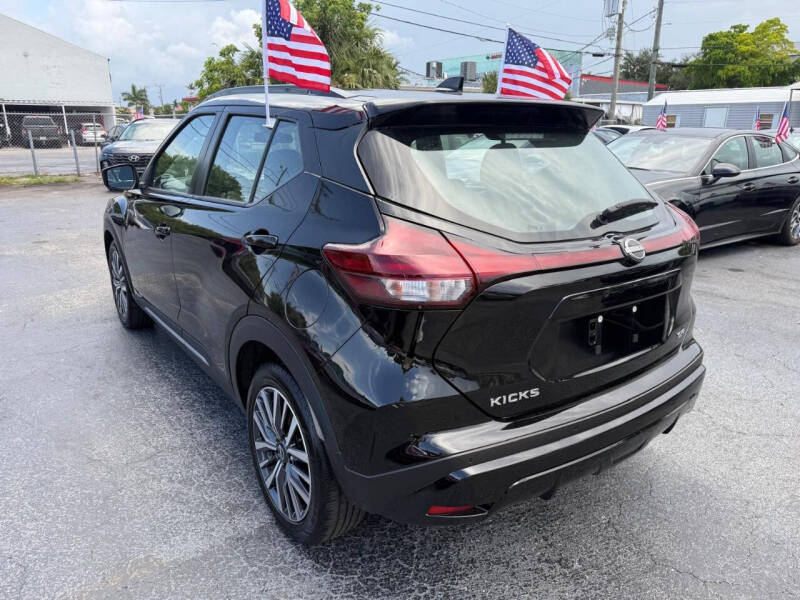 2024 Nissan Kicks SR