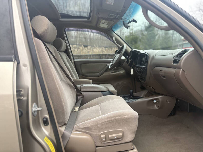 2004 Toyota Sequoia SR5
