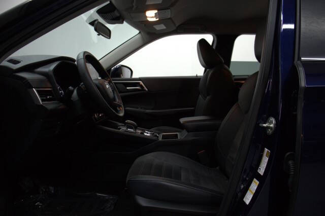 2023 Mitsubishi Outlander SE