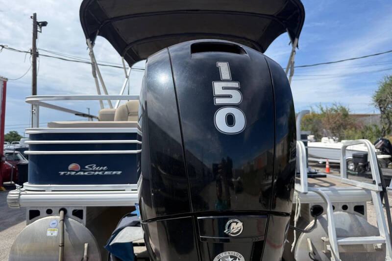 2021 Sun Tracker Sportfish 22 DLX