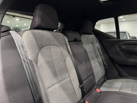 2025 Volvo XC40 B5 Core Bright Theme