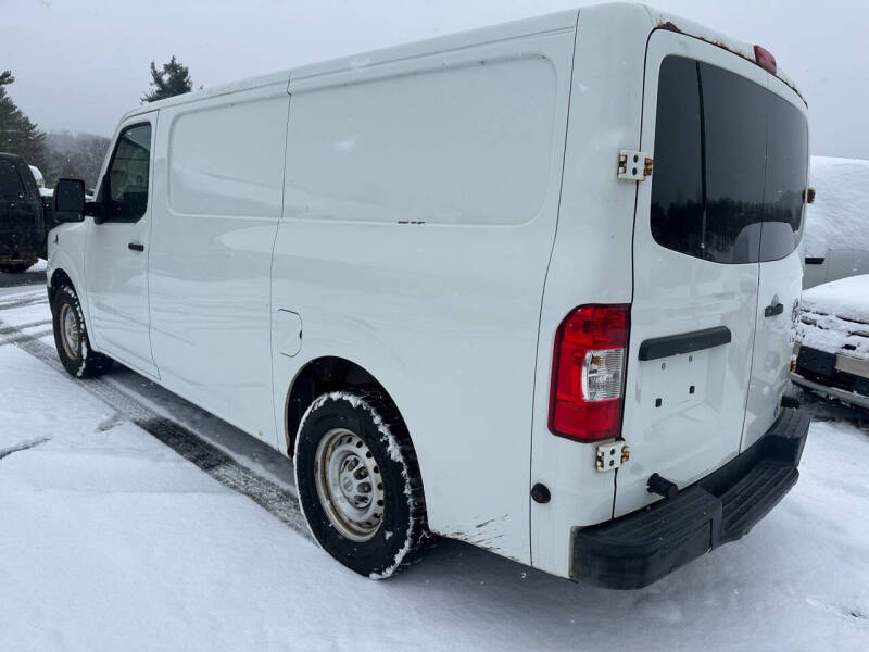 2013 Nissan NV Cargo SV photo 3