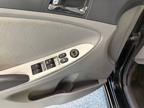 2012 Hyundai Accent SE