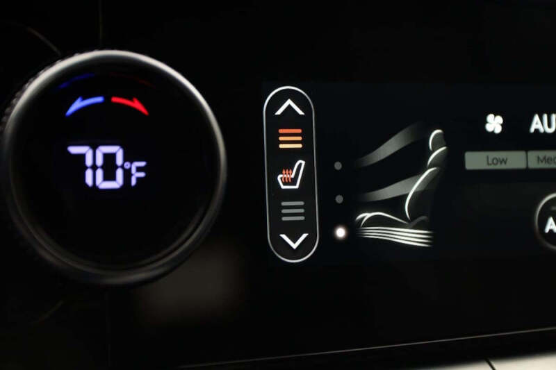 2022 Genesis GV70 2.5T Standard