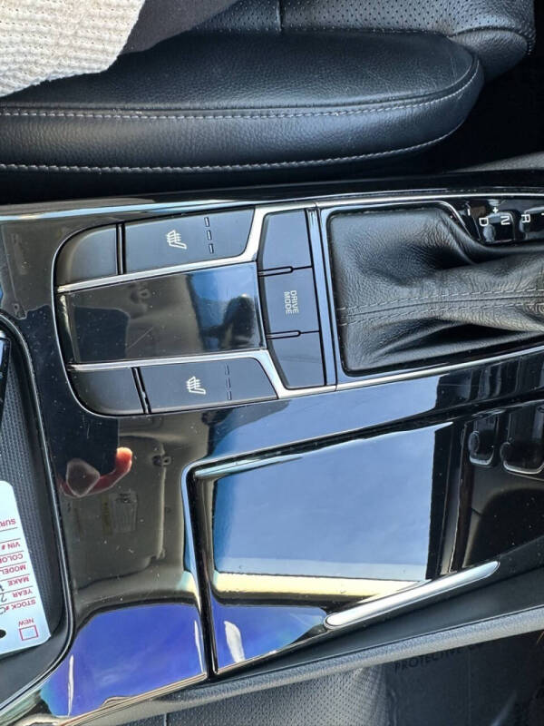 2017 Kia Cadenza Premium