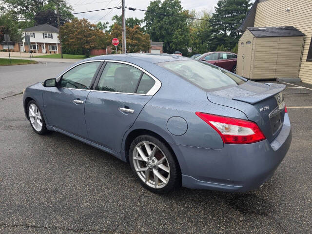 2010 Nissan Maxima for sale at QUEENSGATE AUTO SALES in York, PA