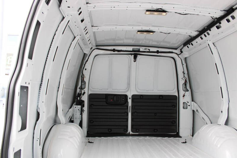 2025 Chevrolet Express 3500