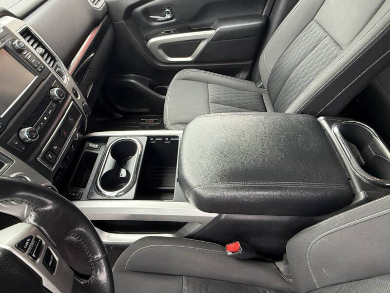 2017 Nissan Titan SV