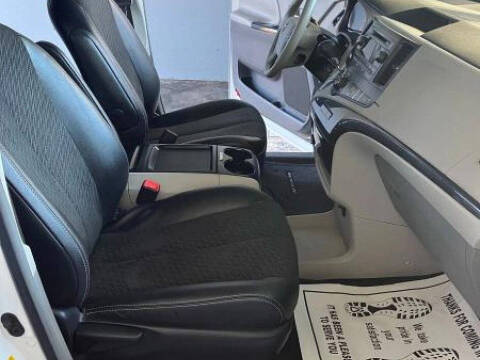2011 Toyota Sienna SE 8-Passenger