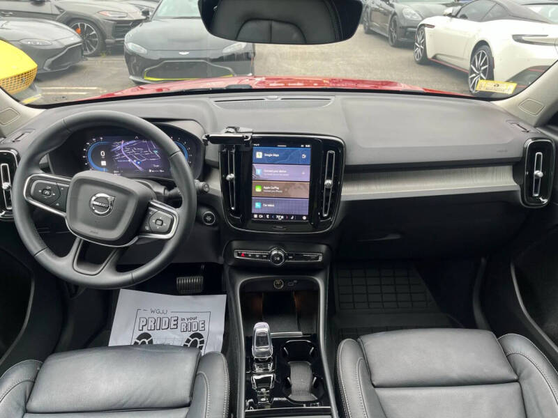 2023 Volvo XC40 B5 Plus Dark Theme