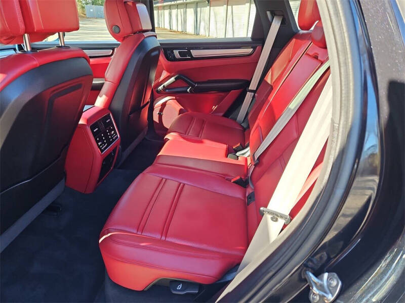 2022 Porsche Cayenne Platinum Edition