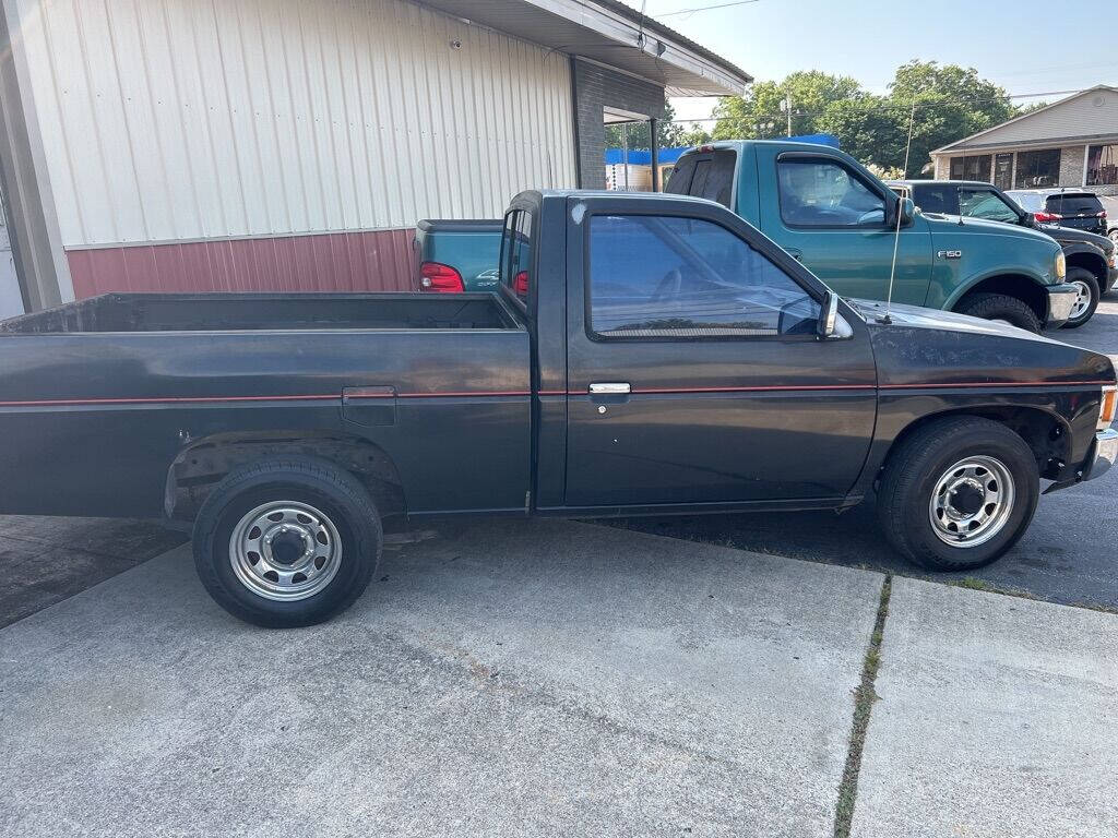 black nissan hardbody