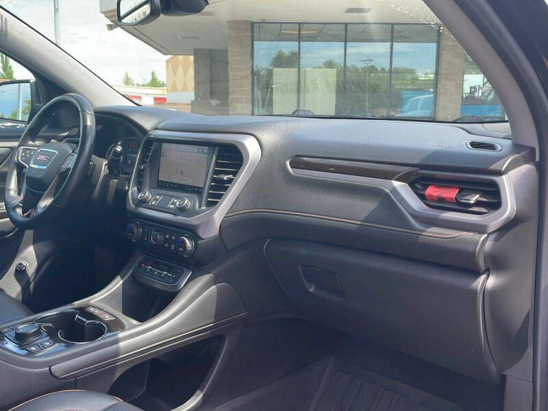 2021 GMC Acadia AT4