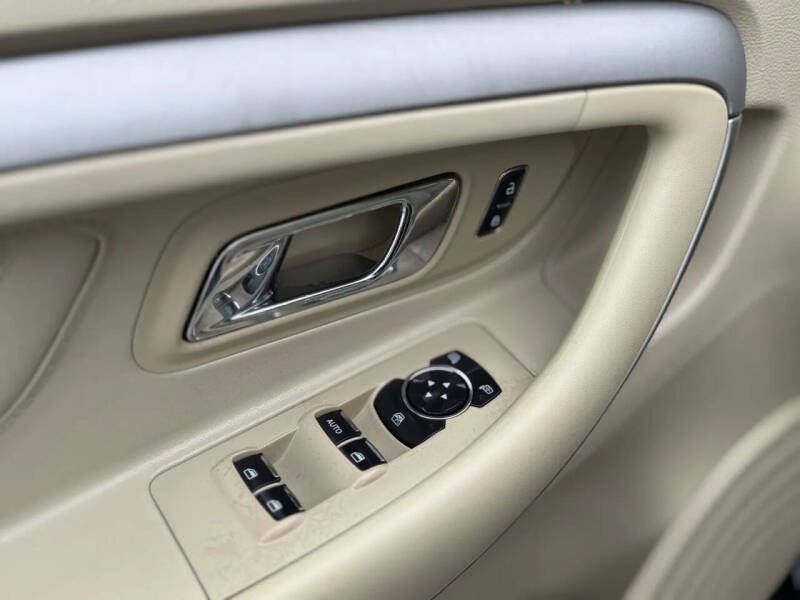 2016 Ford Taurus SEL